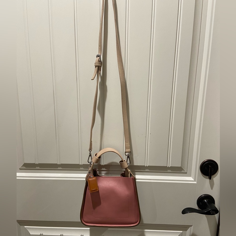 B crossbody bag, like new. Removable inner liner. Beautiful color for Fall.